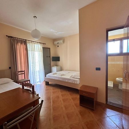 Maria Rentals Radhimë المظهر الخارجي الصورة