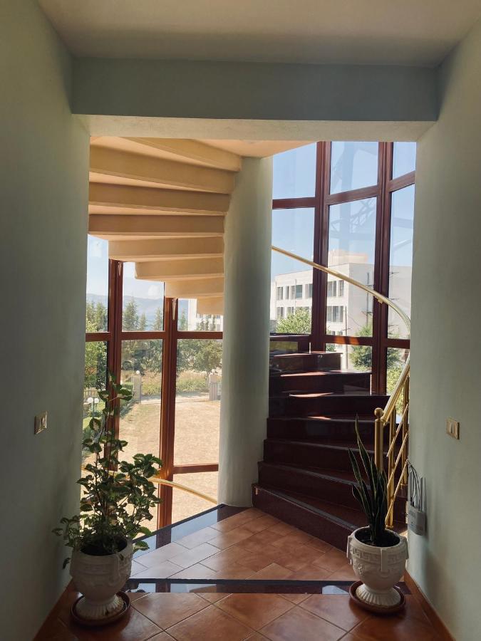 Maria Rentals Radhimë المظهر الخارجي الصورة