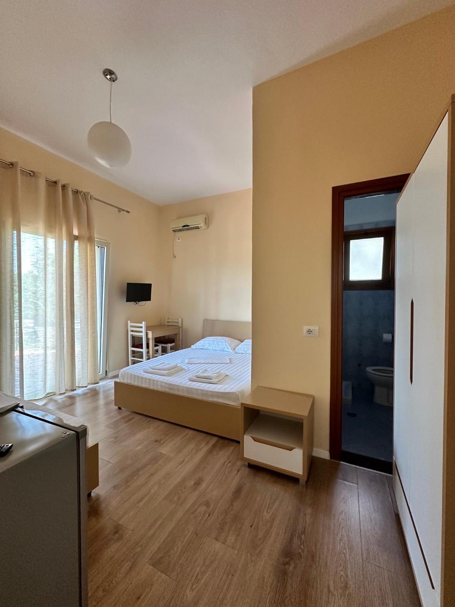 Maria Rentals Radhimë المظهر الخارجي الصورة