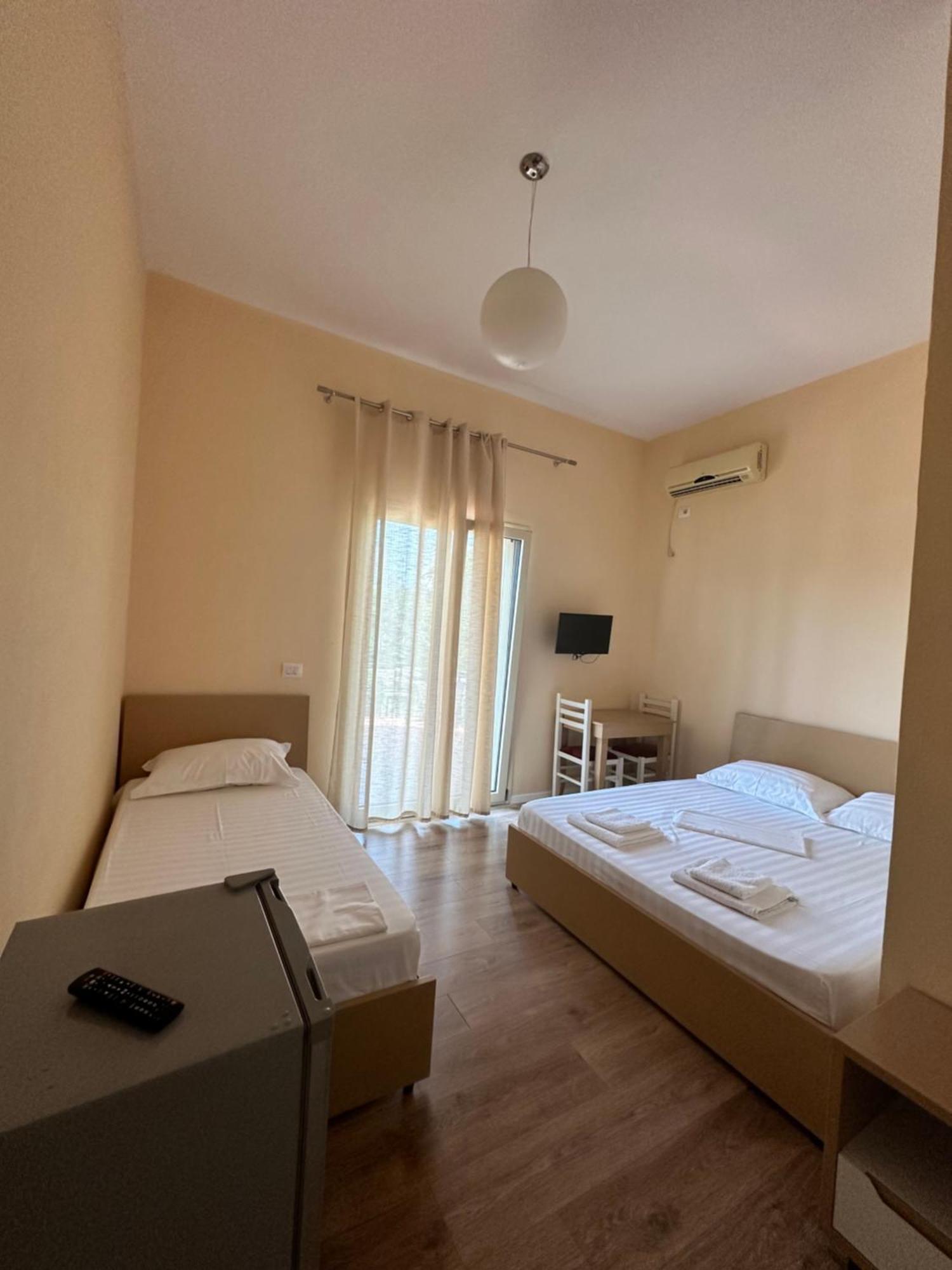 Maria Rentals Radhimë المظهر الخارجي الصورة